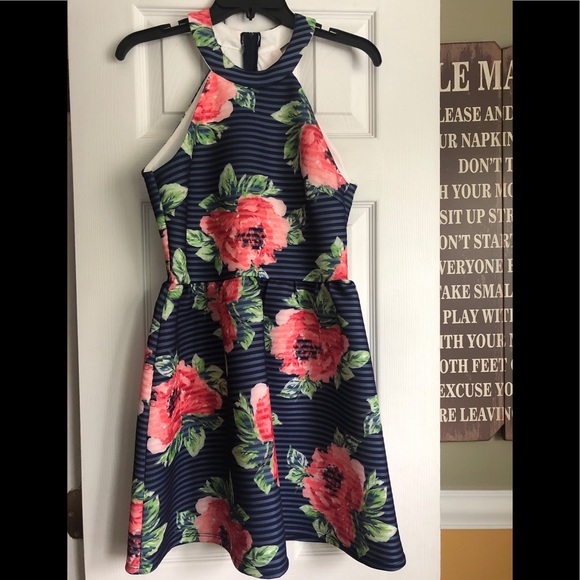 Dress - Picture 1 of 2